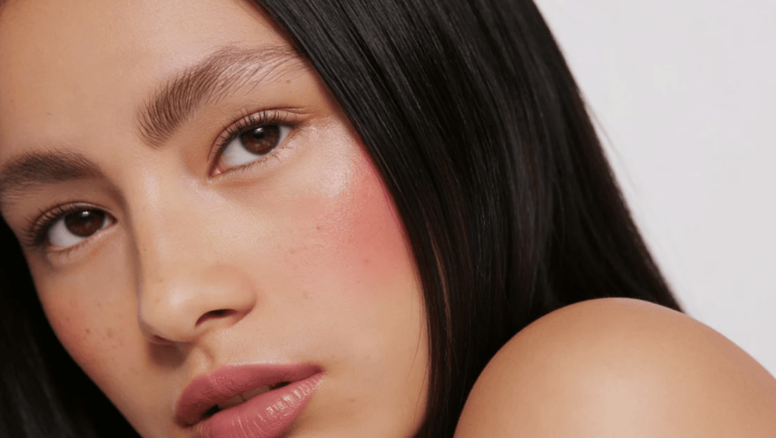 Guía definitiva del colorete: ¿Crema o polvo? Descubre cuál es el ideal para ti - CorazonaBeauty