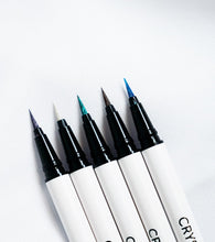 Cargue la imagen en el visor de la galería, Eyeliner Crystal Ink Liner - CorazonaBeauty
